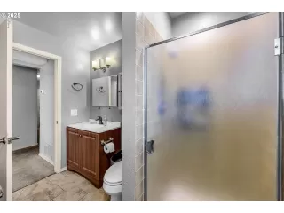 Photo #2: 437390995 Listing