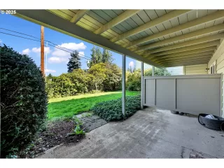 Photo #5: 437390995 Listing