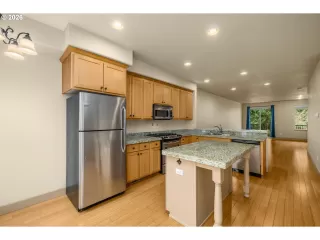 Photo #3: 438112442 Listing