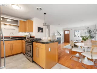 Photo #2: 438124232 Listing 