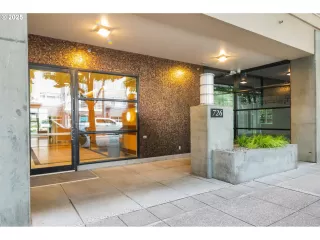 More Details about MLS # 438174532 : 726 NW 11TH AVE 512