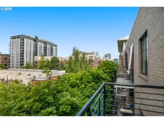 Photo #2: 438174532 Listing 