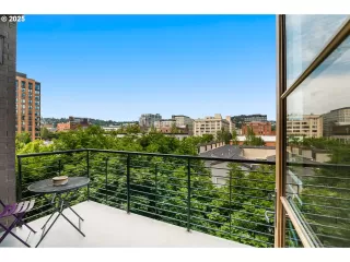 Photo #4: 438174532 Listing 