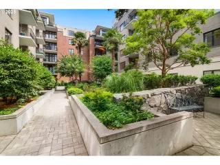 Photo #5: 438174532 Listing 