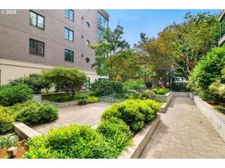 Photo #6: 438174532 Listing 