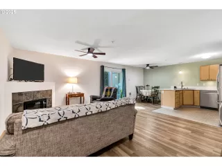 Photo #6: 438200618 Listing