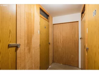 Photo #3: 438210374 Listing