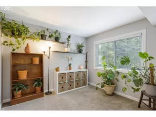 Photo #4: 438210374 Listing