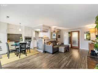 Photo #6: 438210374 Listing