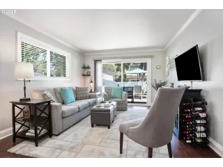 Photo #6: 438236666 Listing