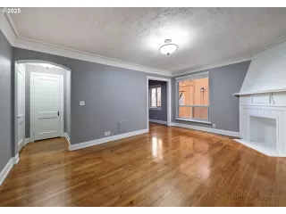 Photo #6: 438313964 Listing