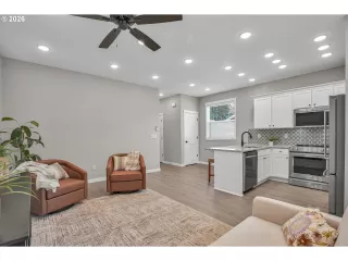 Photo #3: 438523925 Listing 