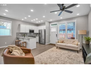 Photo #4: 438523925 Listing 