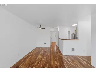 Photo #4: 438858145 Listing 