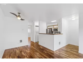 Photo #5: 438858145 Listing 