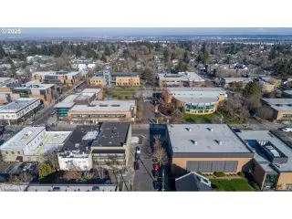 Photo #6: 438921347 Listing 