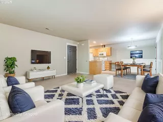 Photo #5: 438955597 Listing