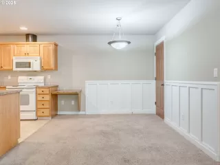 Photo #6: 438955597 Listing