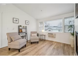 Photo #5: 439165114 Listing 