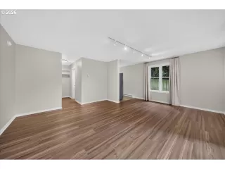 Photo #4: 439531030 Listing