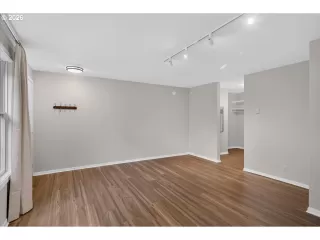Photo #5: 439531030 Listing