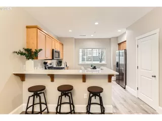 Photo #4: 439696666 Listing