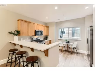 Photo #5: 439696666 Listing