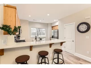 Photo #6: 439696666 Listing