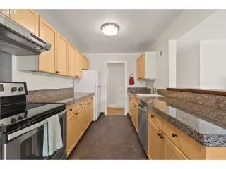 Photo #6: 440046697 Listing