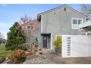 Photo #2: 441534198 Listing