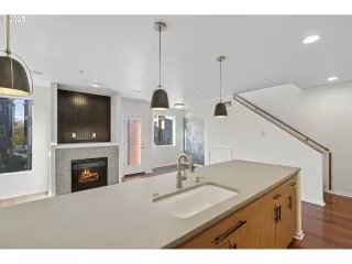 Photo #5: 441828671 Listing