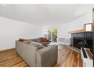 Photo #2: 442006490 Listing 