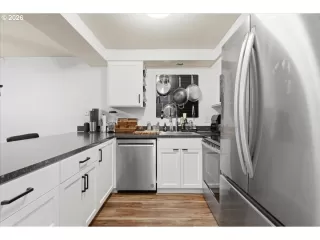 Photo #5: 442006490 Listing 