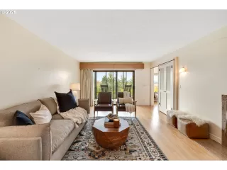 Photo #4: 442114493 Listing 