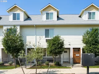 Photo #1: 442230433 Listing