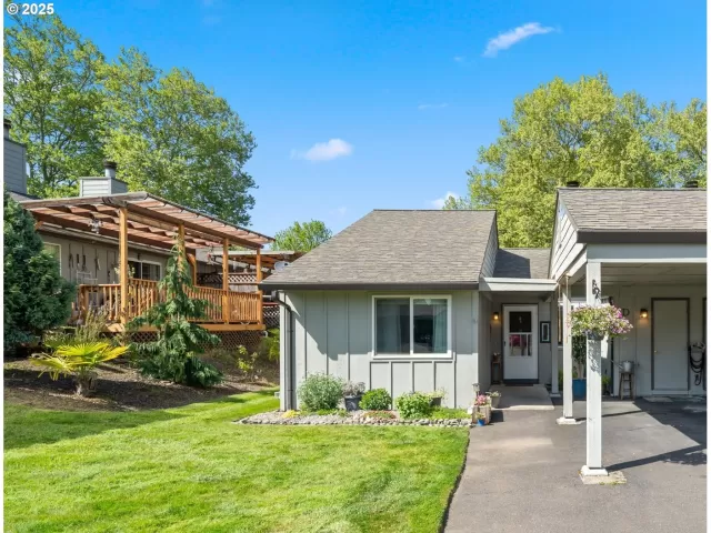 MLS: 442303192 Condo For Sale