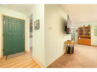 Photo #2: 442840571 Listing