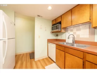 Photo #4: 442840571 Listing