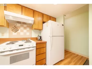 Photo #5: 442840571 Listing