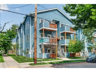 Photo #2: 442983030 Listing