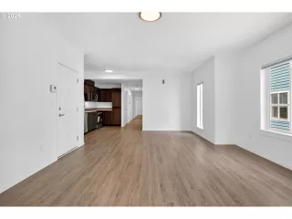 Photo #3: 442983030 Listing