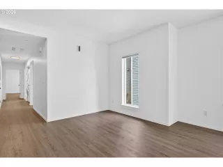 Photo #4: 442983030 Listing