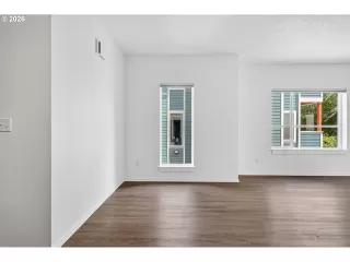 Photo #5: 442983030 Listing