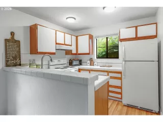 Photo #4: 443108063 Listing 