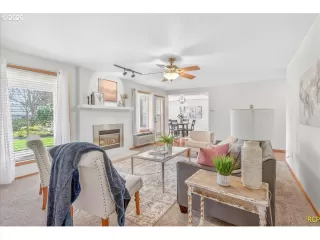 Photo #4: 443602283 Listing 