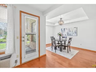 Photo #5: 443602283 Listing 