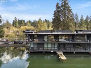 Photo #1: 443833425 Listing