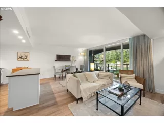 Photo #4: 443833425 Listing