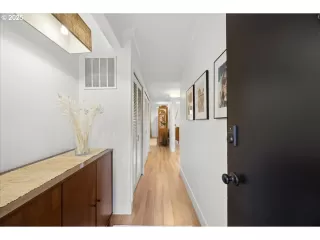 Photo #5: 443833425 Listing