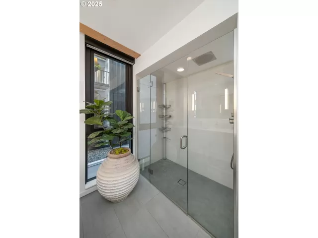 MLS: 443901512 Condo For Sale